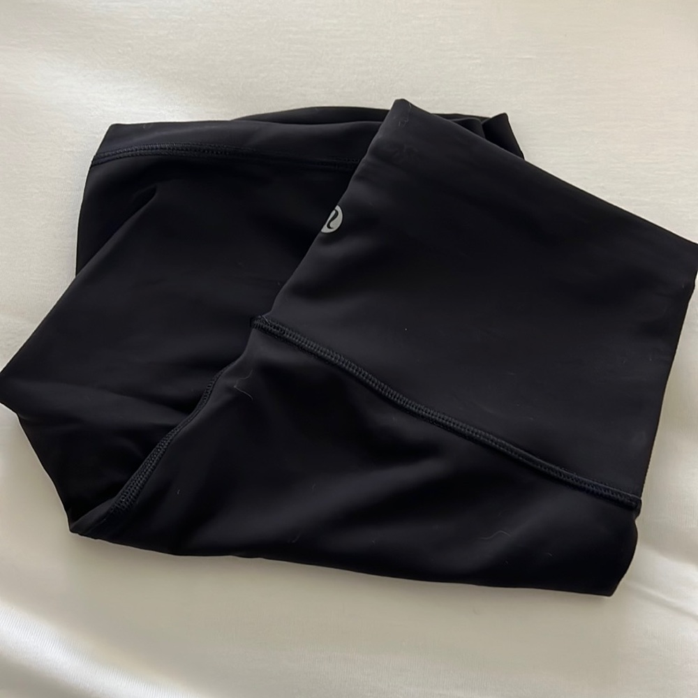 Lululemon Wunder train shorts size 6